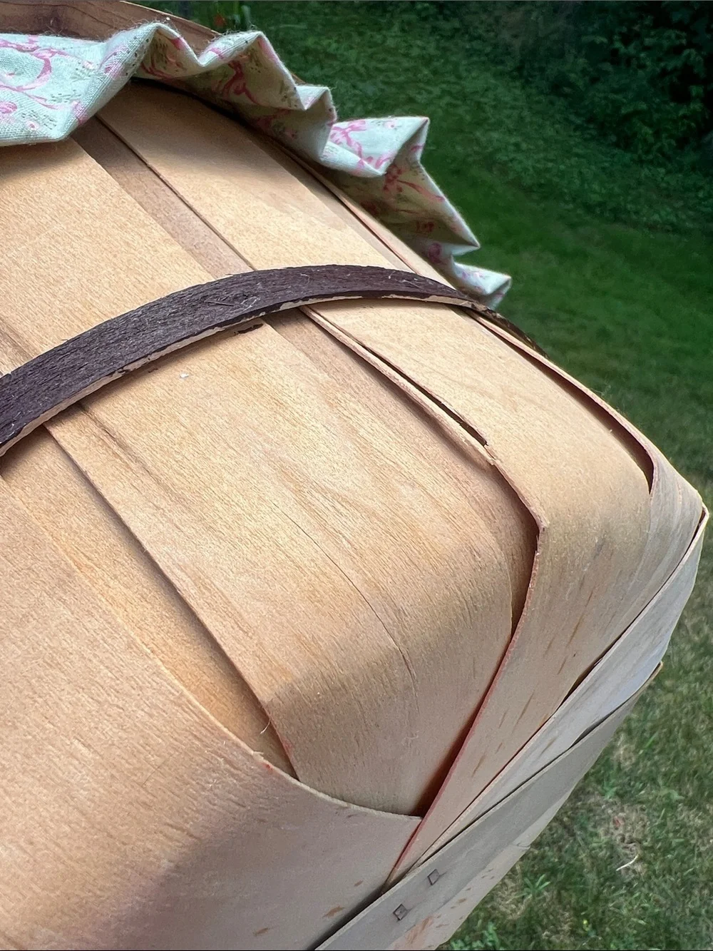 VTG Pink Bow Fabric Ruffle Edge Lined Wooden Sewing Basket / Knitting Storage